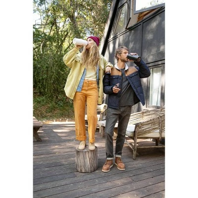 CamelBak 32oz Vacuum Insulated Stainless Steel Water Bottle with Carry Cap Black 6 CamelBak 32oz Vacuum Insulated Stainless Steel Water Bottle with Carry Cap Black - Image 4